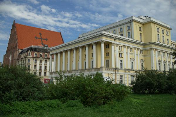 Miért kulcsfontosságú a gépészeti tervezés középületek felújításakor?